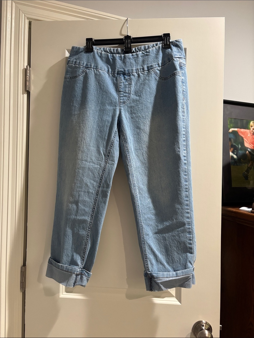 Light Wash Women's Boyfriend Jeans — Relaxed Roll-Cuff